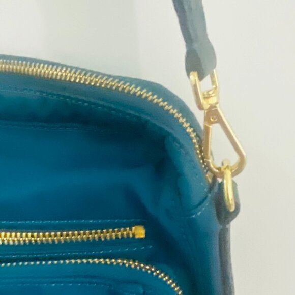 Beautiful MZ Wallace Teal Quilted Shoulder Bag – Multi-Pocket – New York Design - Picture 5 of 16